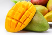 The correct way to cut mangoes 